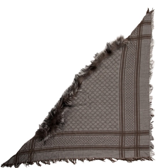 GUCCI Silver Fox Fur, Lana Wool, & Silk Wrap with Gucci Logo throughout SZ OS - Picture 13 of 16